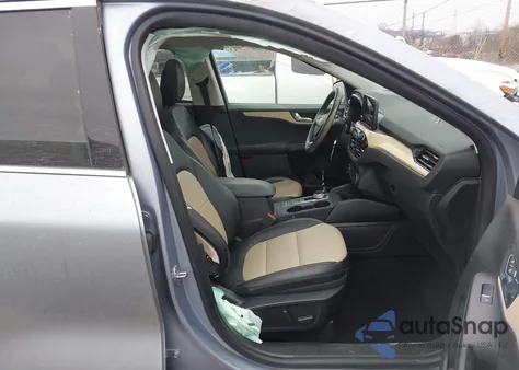 2022 Ford Escape Titanium z USA, uszkodzony, nr VIN 1FMCU9J94NUA14417